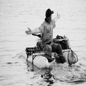 Maxi-RIB storia: uomo su gommone mentre pesca