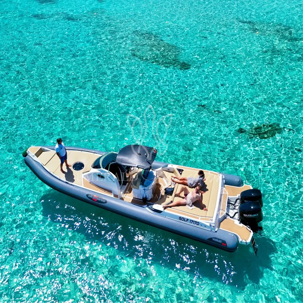 Sosta in una cala esclusiva con la flotta di Emerald Freedom La Maddalena