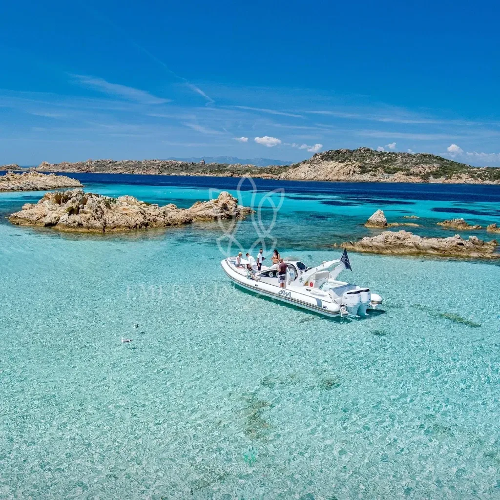 Spiaggia Rosa di Budelli, tour privato Emerald Freedom La Maddalena, Sardegna bassa stagione